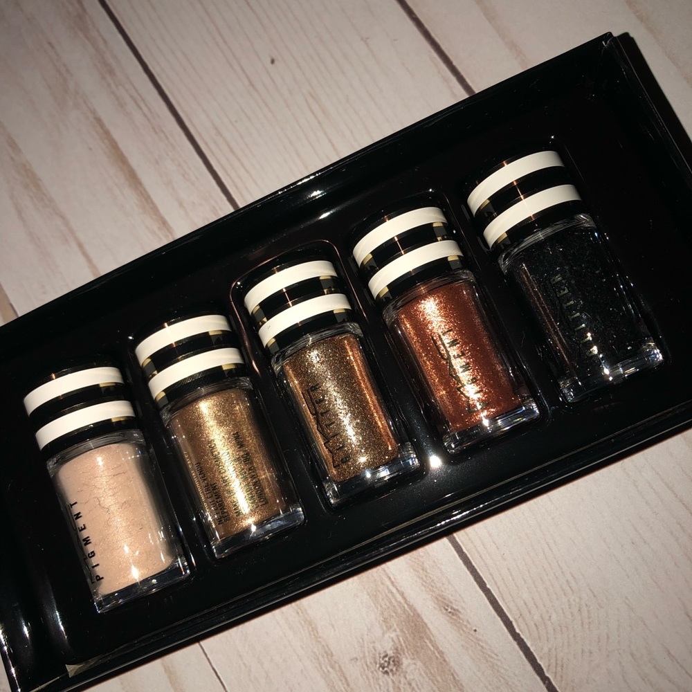 MAC pigments